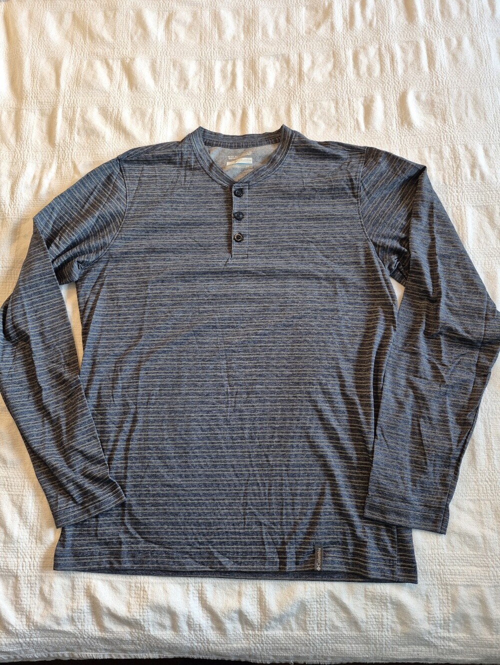 Columbia men's size Small long sleeve blue & gray striped long sleeve shirt VGUC